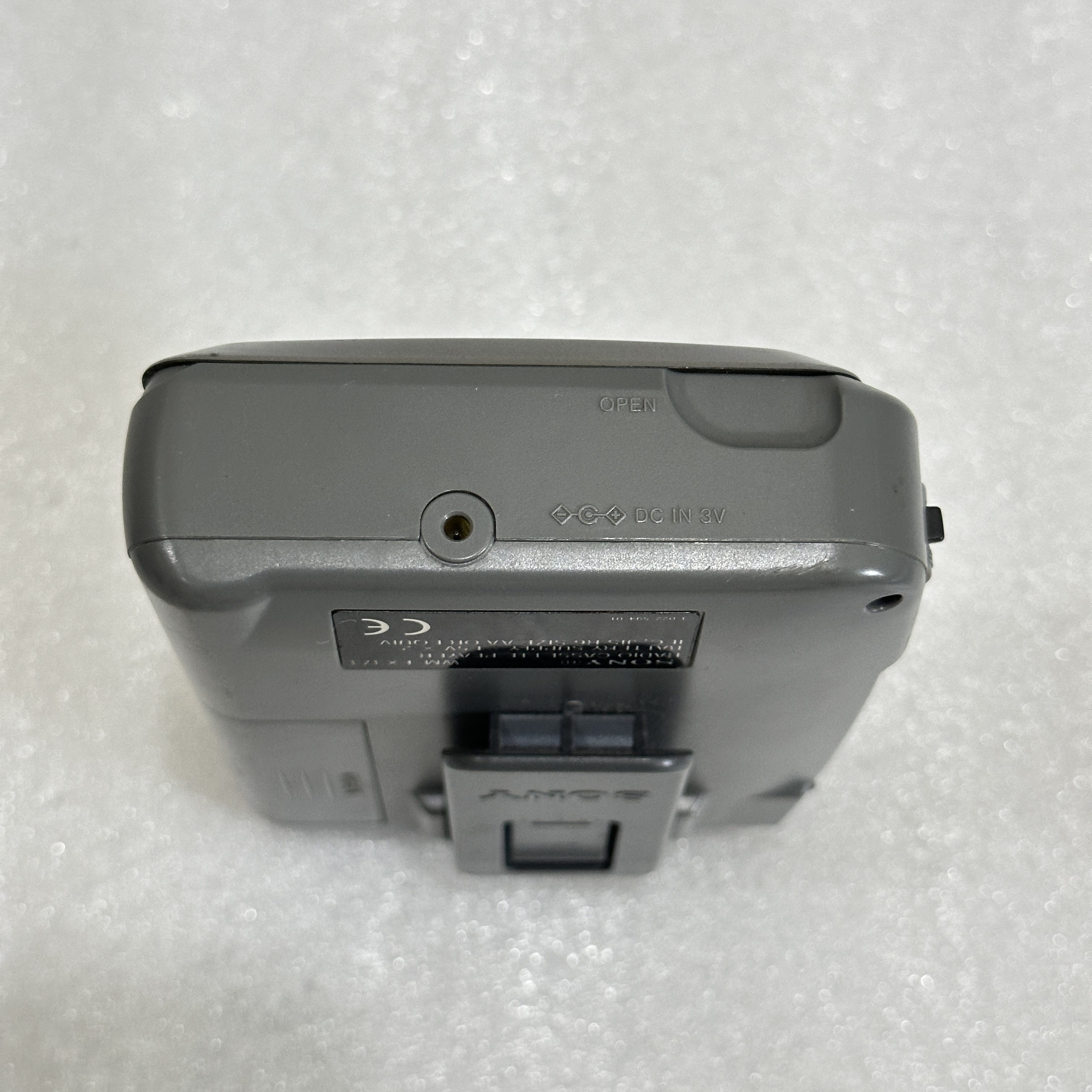 SONY - Stereo Cassette Walkman - FM/AM - WM-FX373 SONY - Stereo Cassette Walkman - FM/AM - WM-FX373