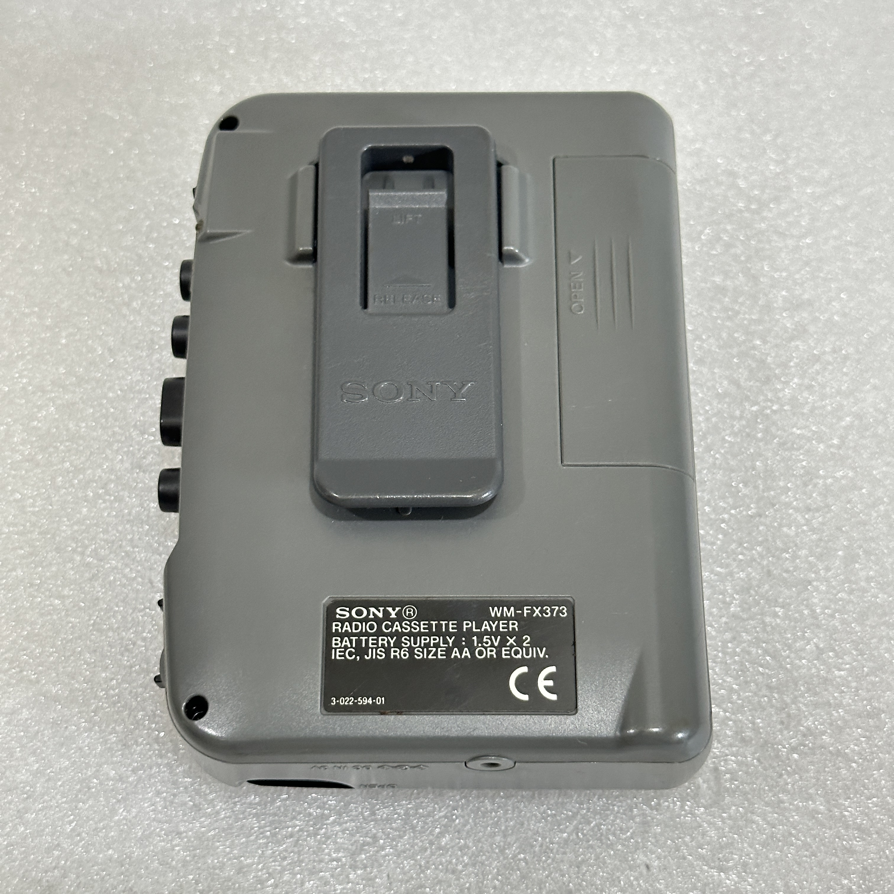 SONY - Stereo Cassette Walkman - FM/AM - WM-FX373 SONY - Stereo Cassette Walkman - FM/AM - WM-FX373