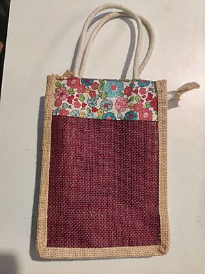 Jute bag with zip