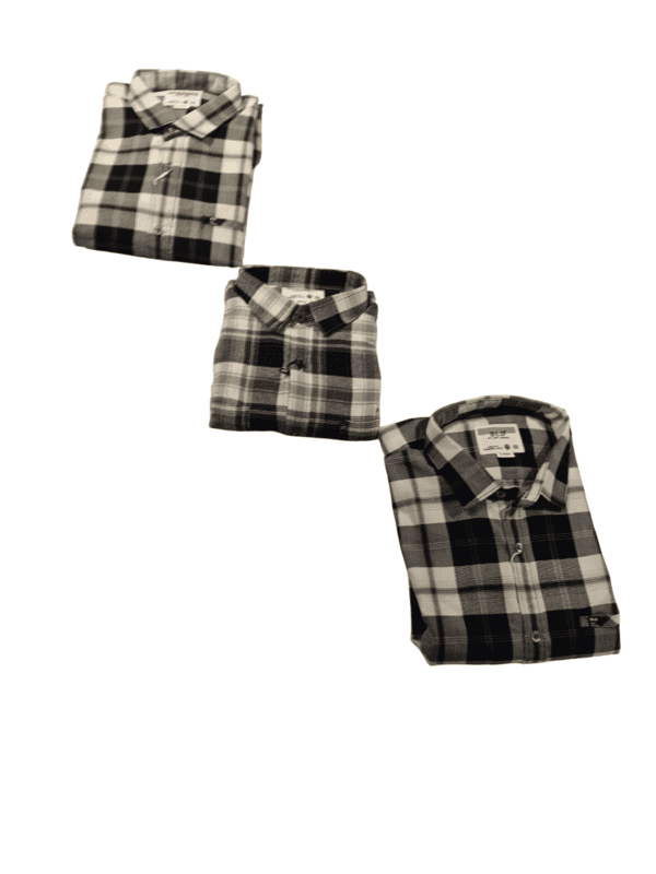Bold checks in black, white, and subtle red D.8170