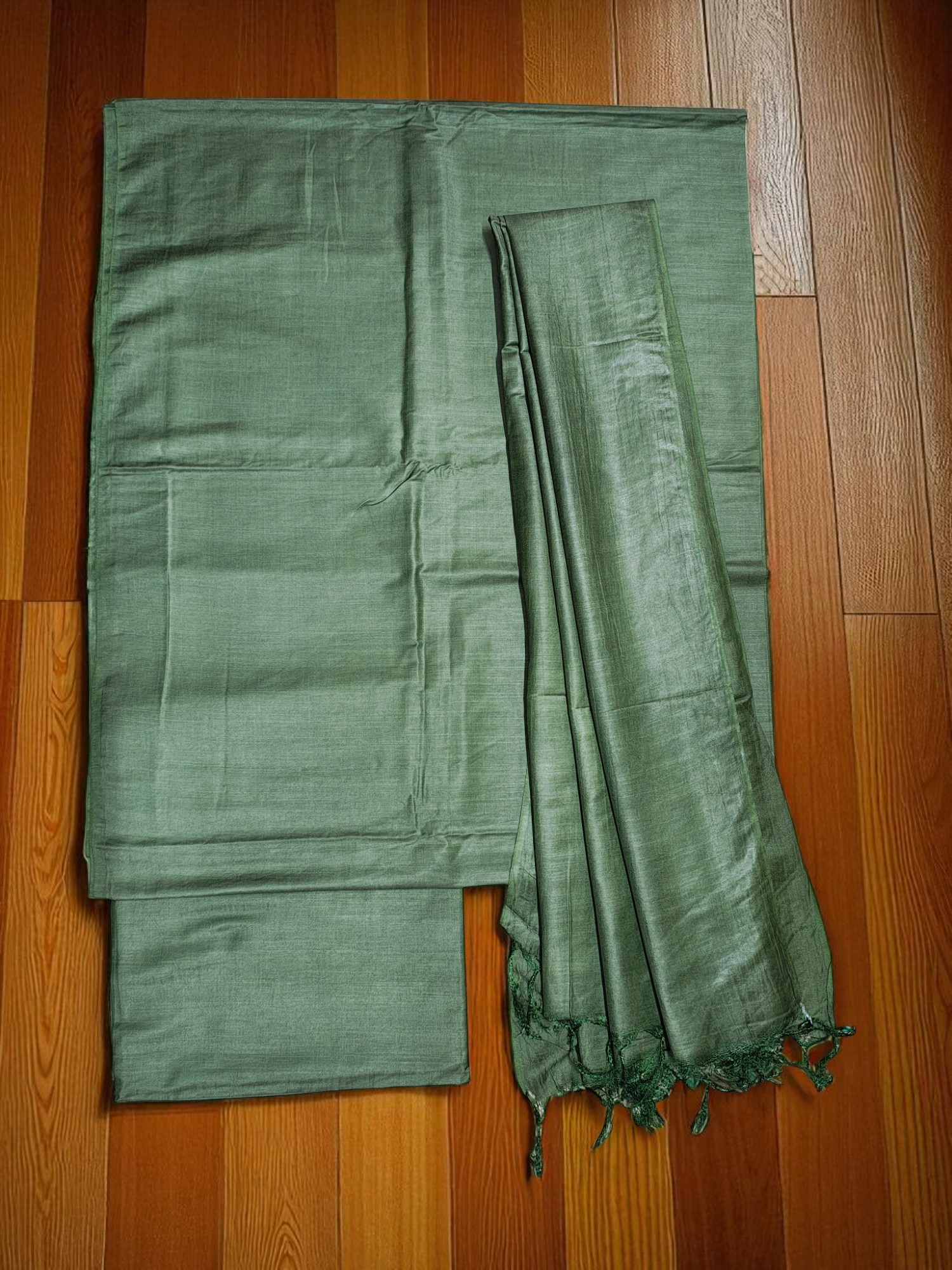 Green Unstitched Batik Print Cotton Salwar Suit Dress Material with Dupatta Green Unstitched Batik Print Cotton Salwar Suit Dress Material with Dupatta