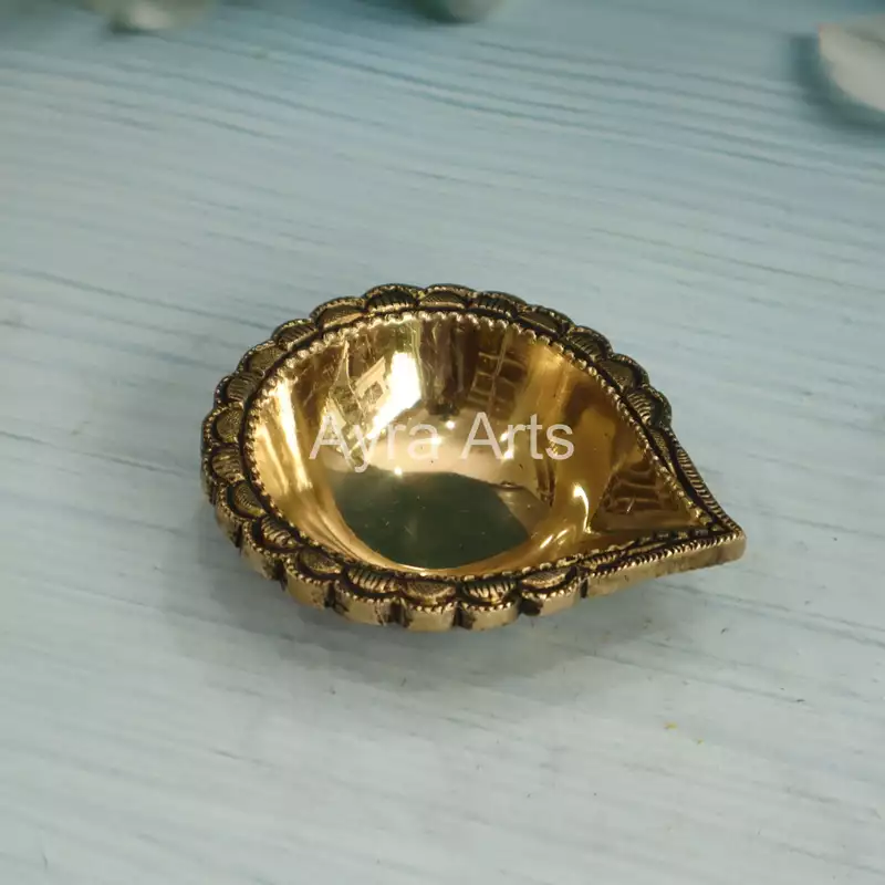 Brass Solid Super Fine Diya - 4.5 Inch Length Brass Solid Super Fine Diya - 4.5 Inch Length