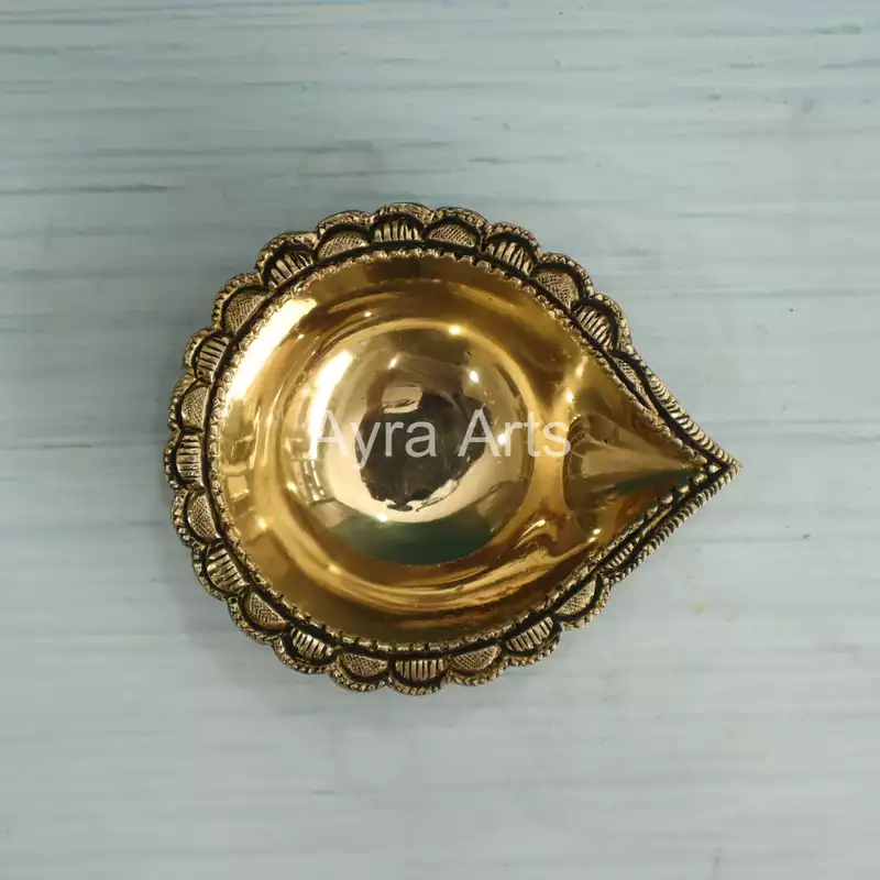Brass Solid Super Fine Diya - 4.5 Inch Length Brass Solid Super Fine Diya - 4.5 Inch Length