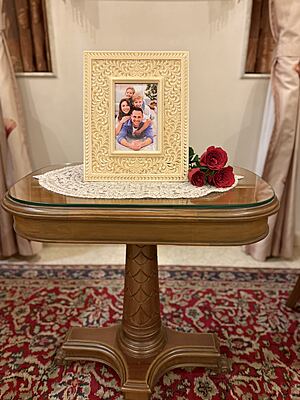 Ivory Look-Alike Royal Heritage Photo Frame