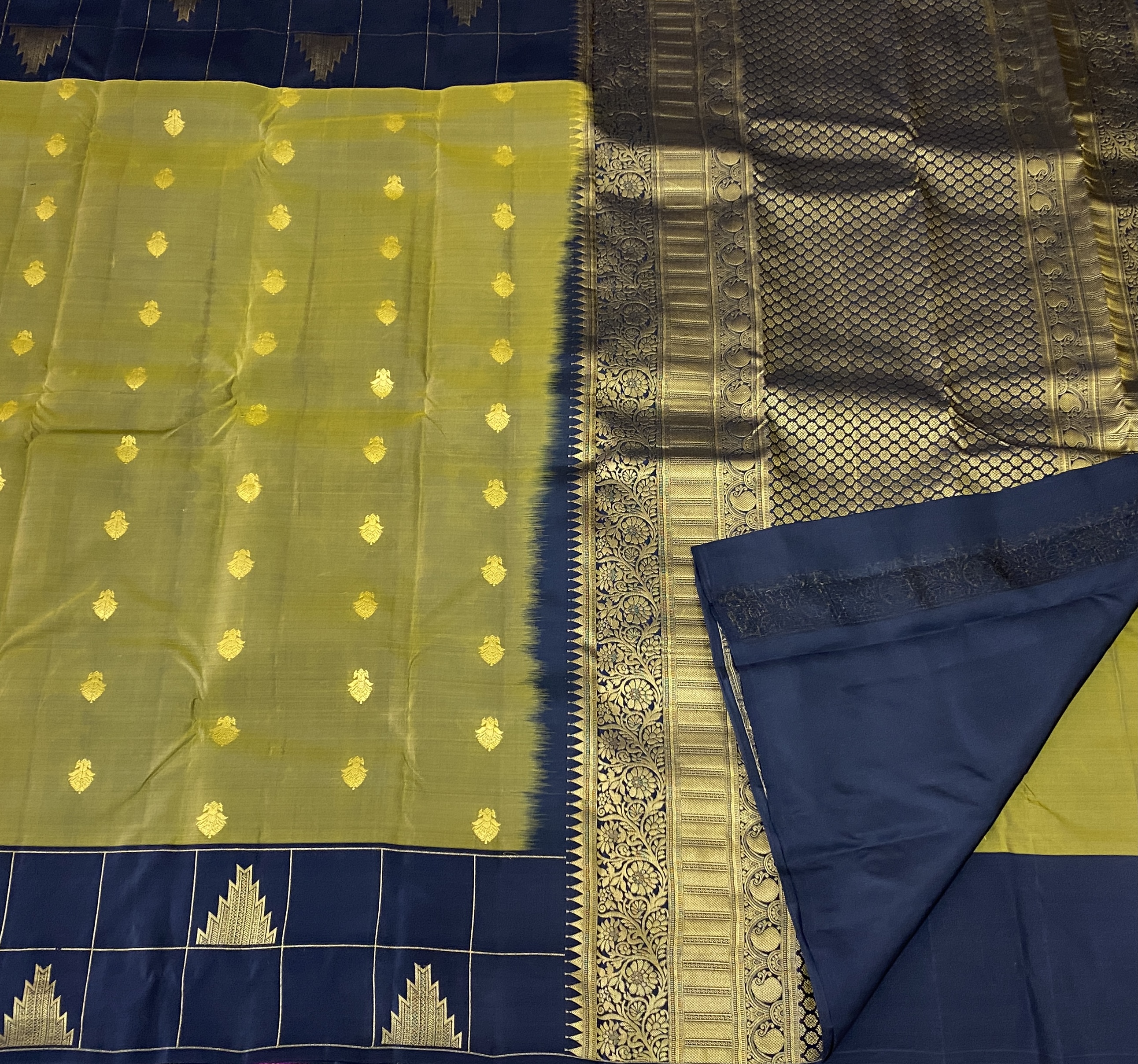 Vaidehi โ The Temple Border Delights Sarees 18279