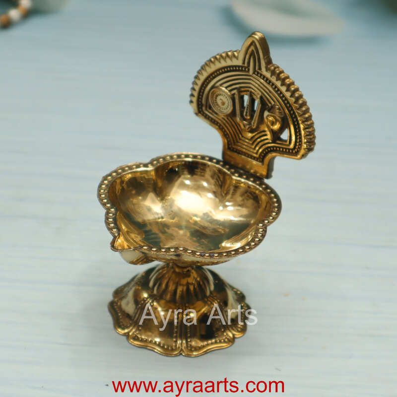 Shank Chakra Namah Diya - 4 Inch Height Shank Chakra Namah Diya - 4 Inch Height