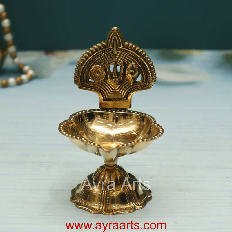 Shank Chakra Namah Diya - 4 Inch Height Shank Chakra Namah Diya - 4 Inch Height
