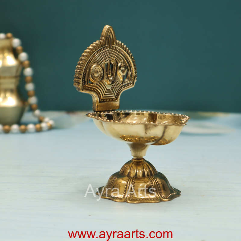 Shank Chakra Namah Diya - 4 Inch Height Shank Chakra Namah Diya - 4 Inch Height