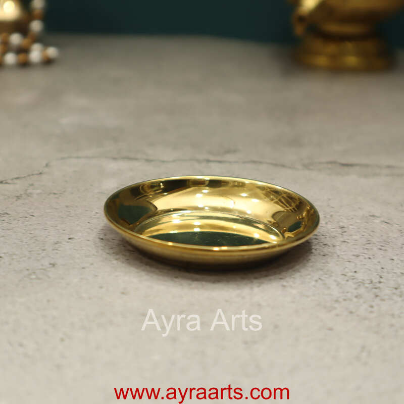 Pure Indian Traditional Handmade Brass Golden Color Plain Plate Pure Indian Traditional Handmade Brass Golden Color Plain Plate