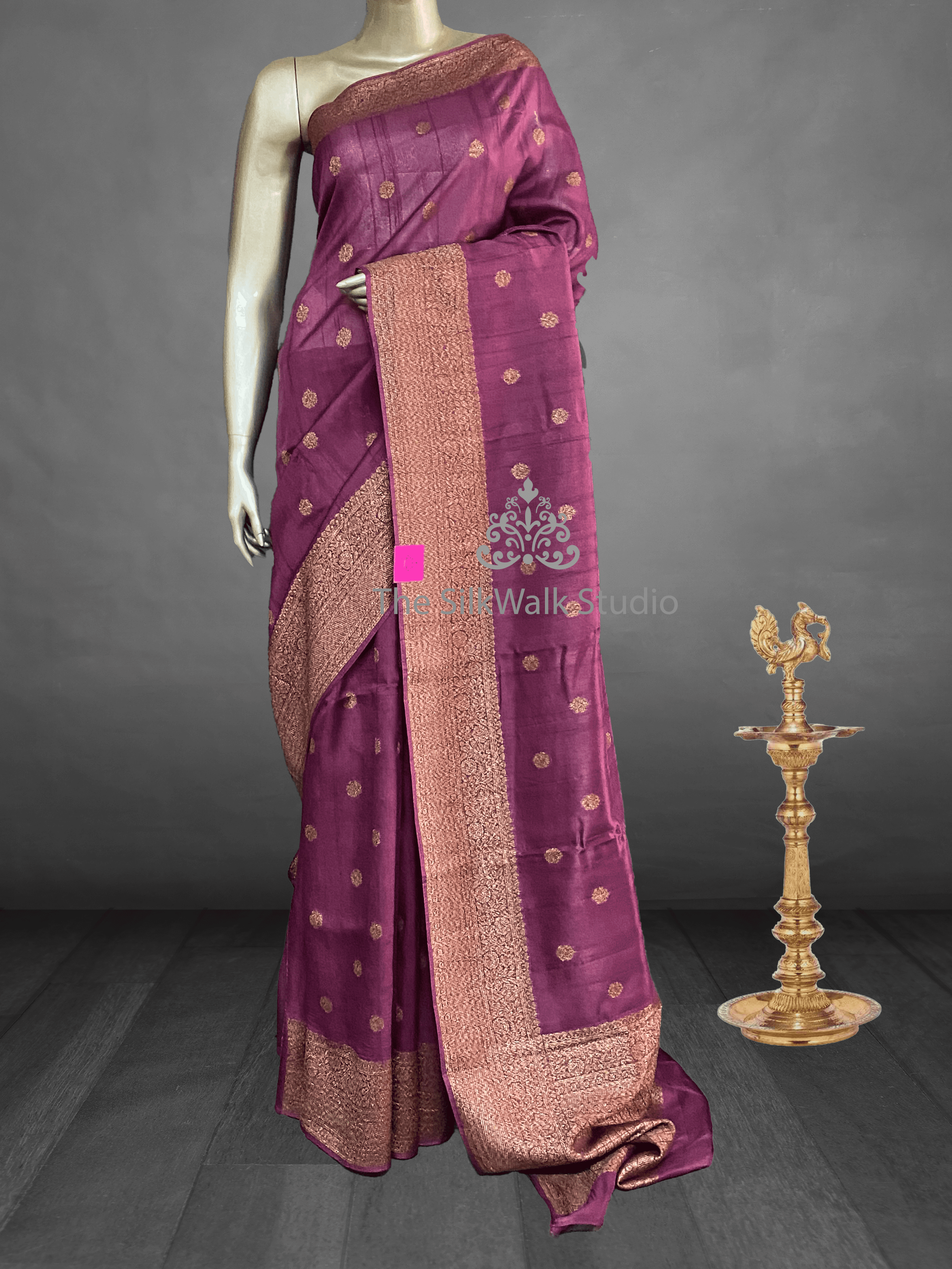 Mridula – The Banarasi Raw Silk Saree in Floral Motifs 19324