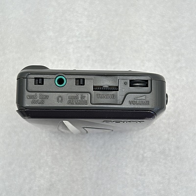 SONY - Stereo Cassette Walkman - FM/AM - Black - WM-FX195-BLK