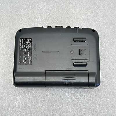 SONY - Stereo Cassette Walkman - FM/AM - Black - WM-FX195-BLK