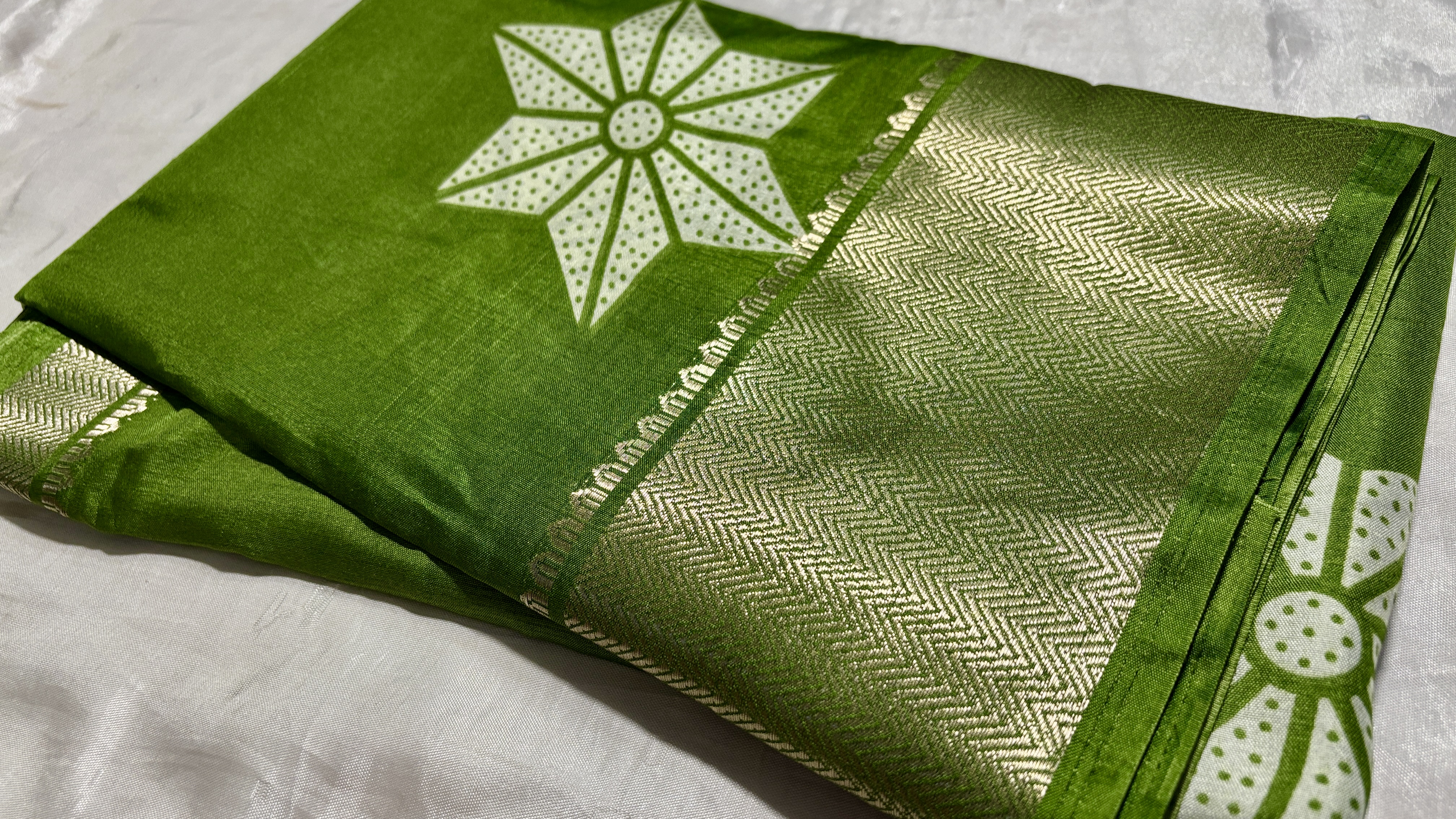 Viscose Star Gold Jari Saree - Leaf Green