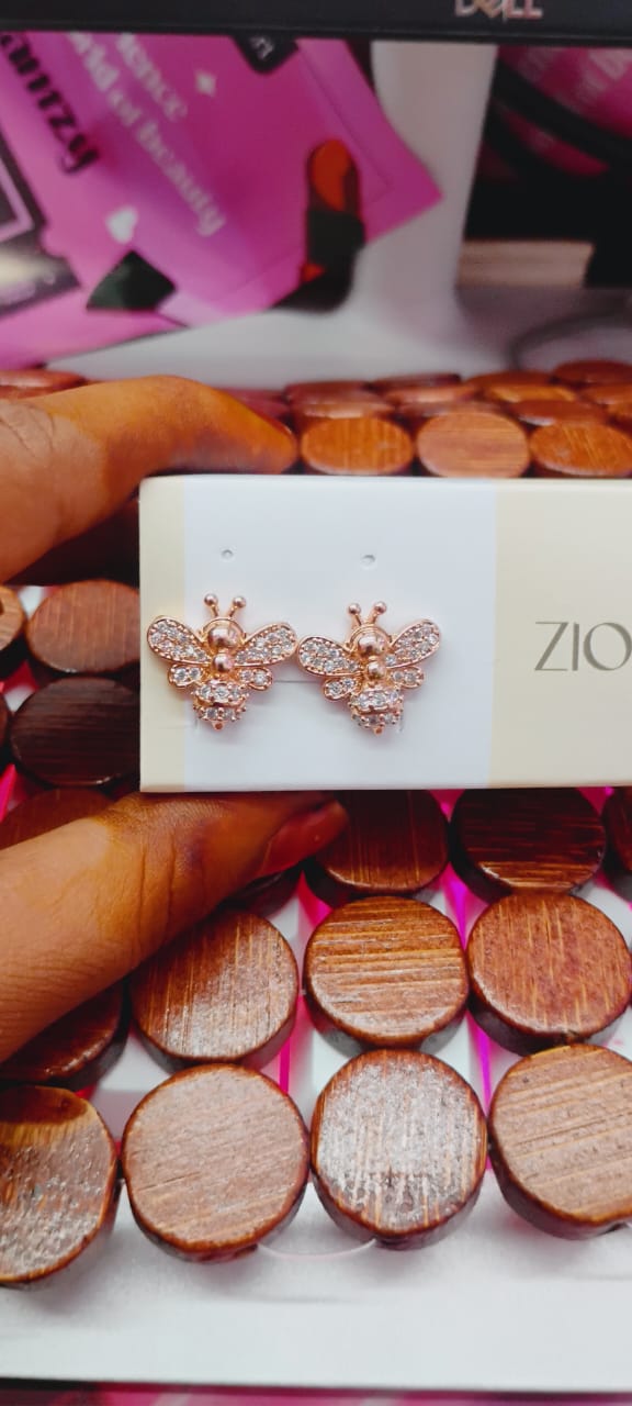 Bee earring JAD356
