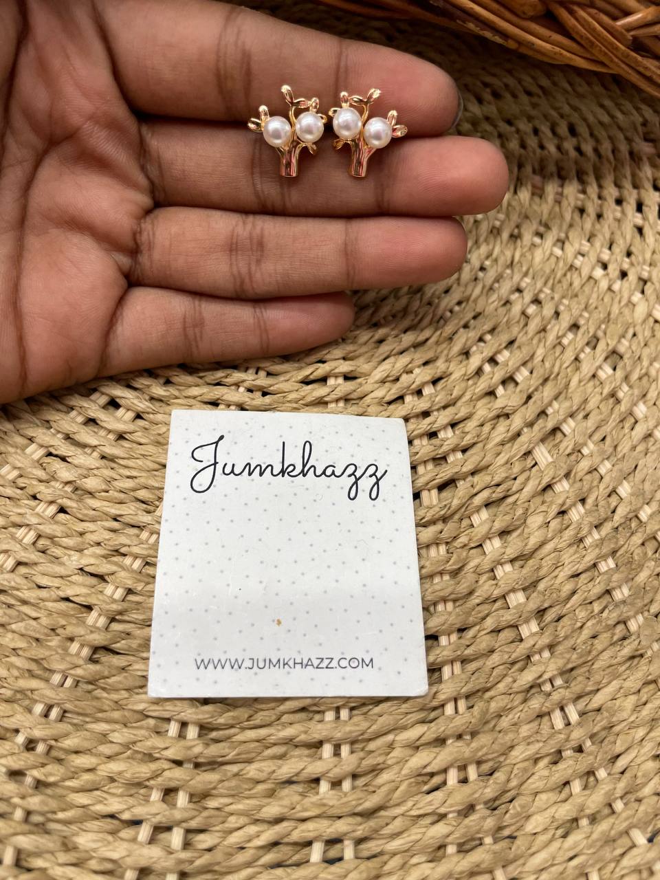 Tree stud JAD322
