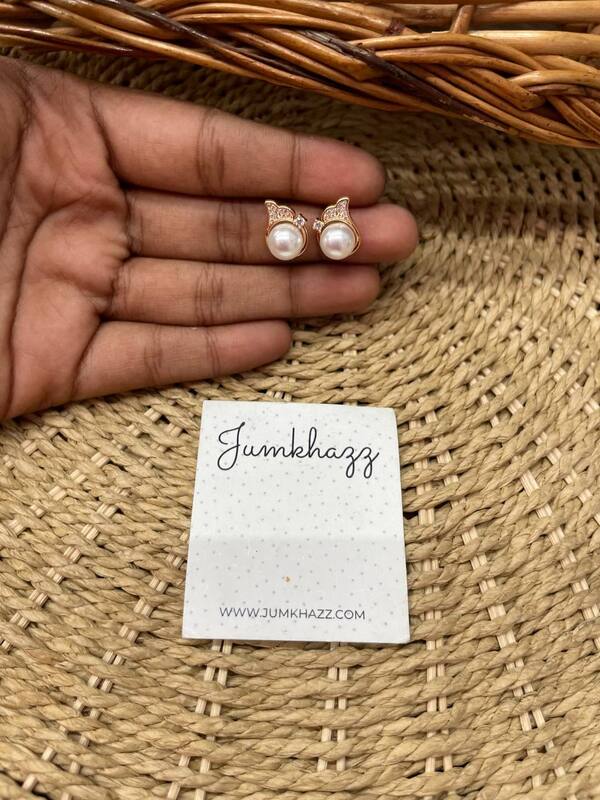 Pearl stud JAD323