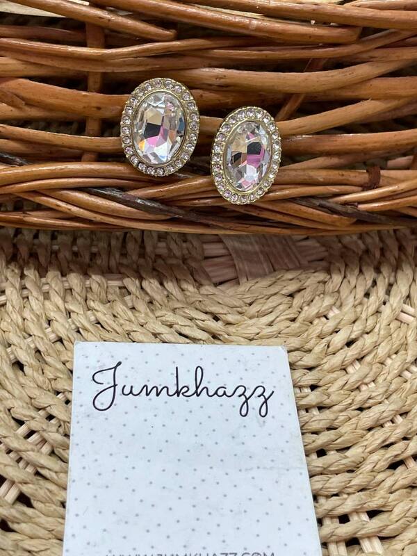 white stud JFE611