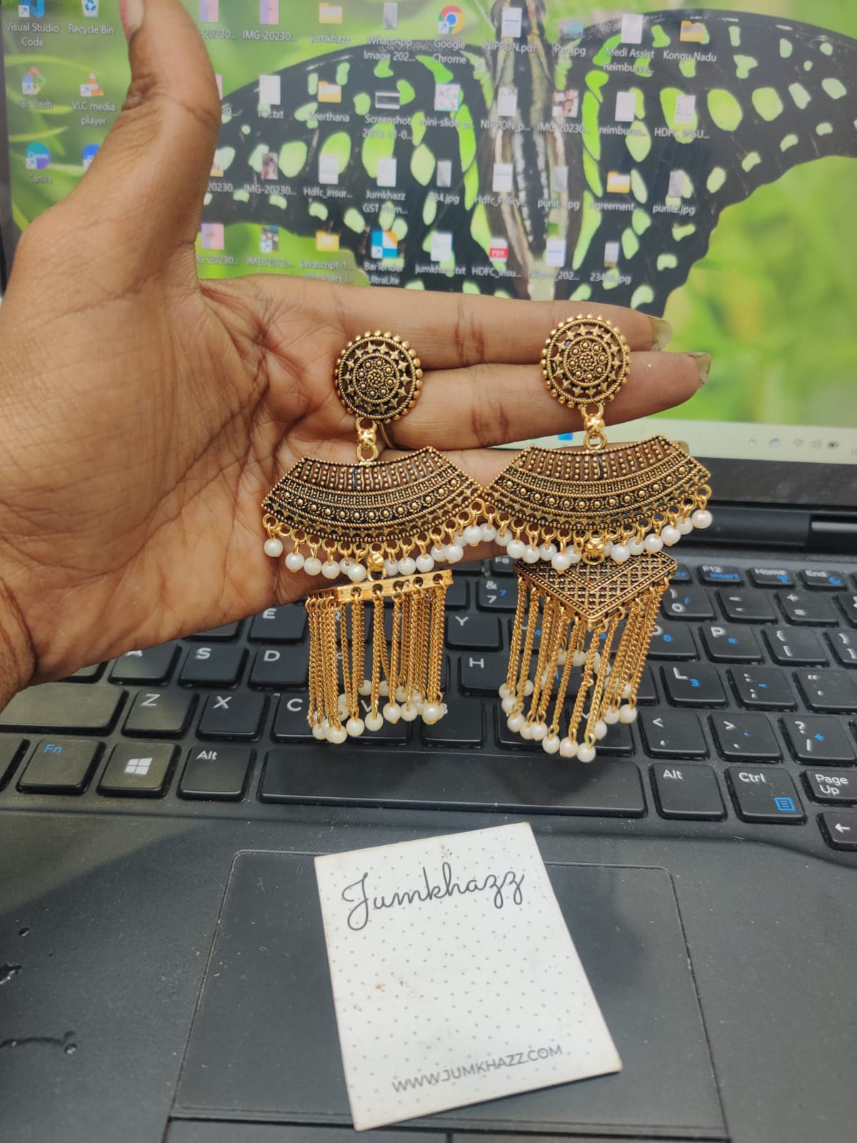 Stud JST564