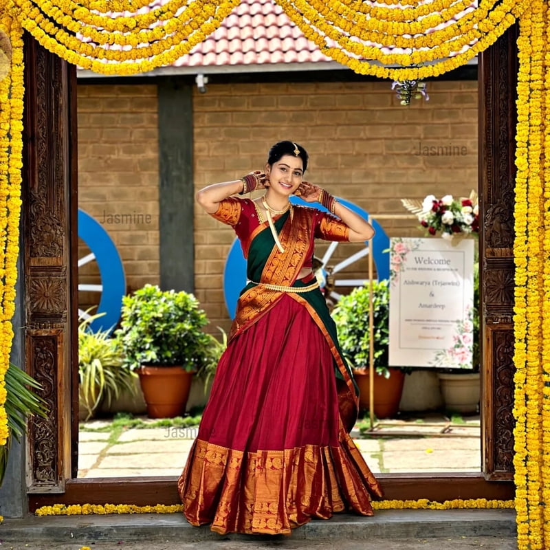Meenakshi - मीनाक्षी ( Narayanpet Half Saree Material )