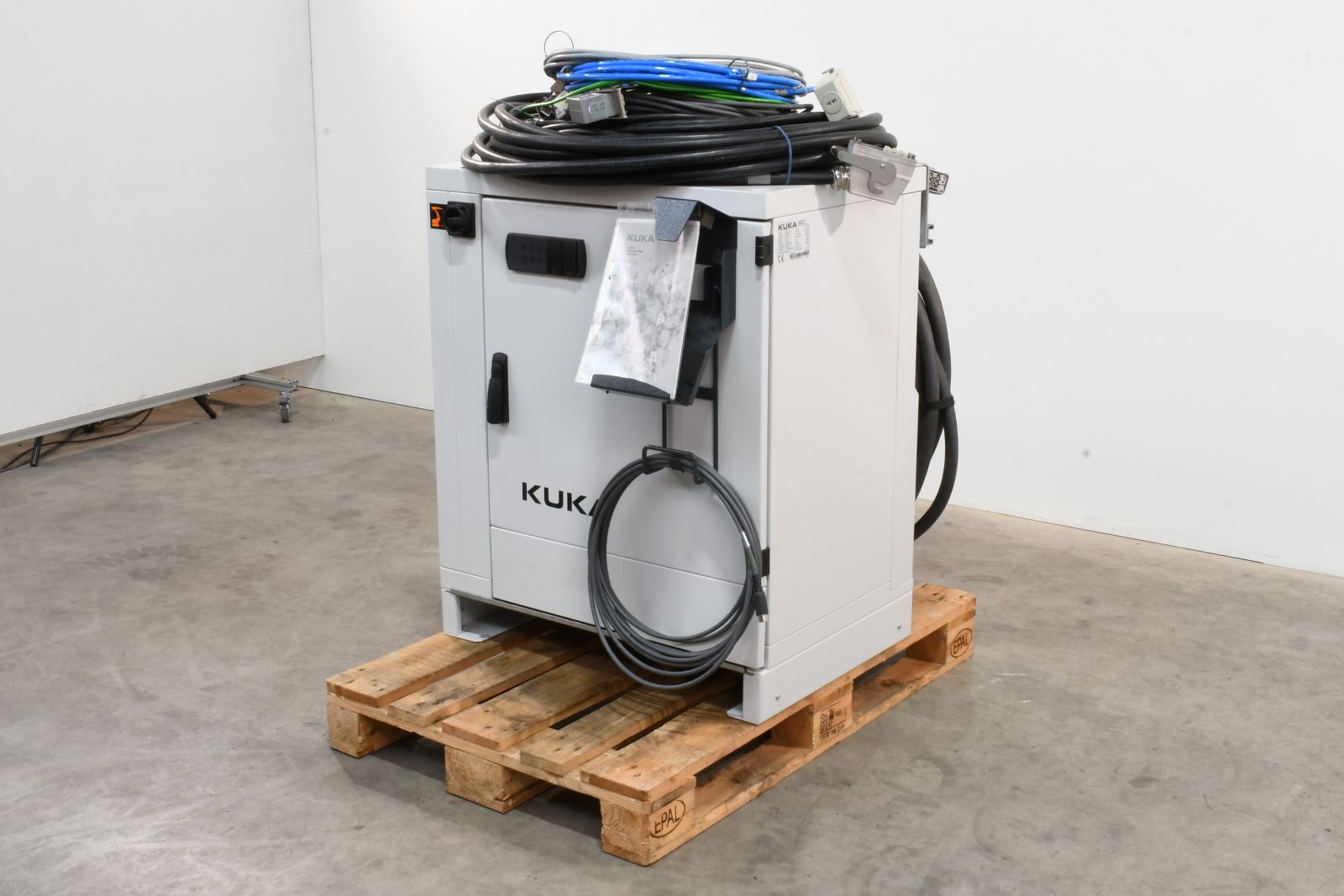 KUKA 10027576, KR 360 R2830, Schwerlast- Industrieroboter mit KRC4 Steuerung