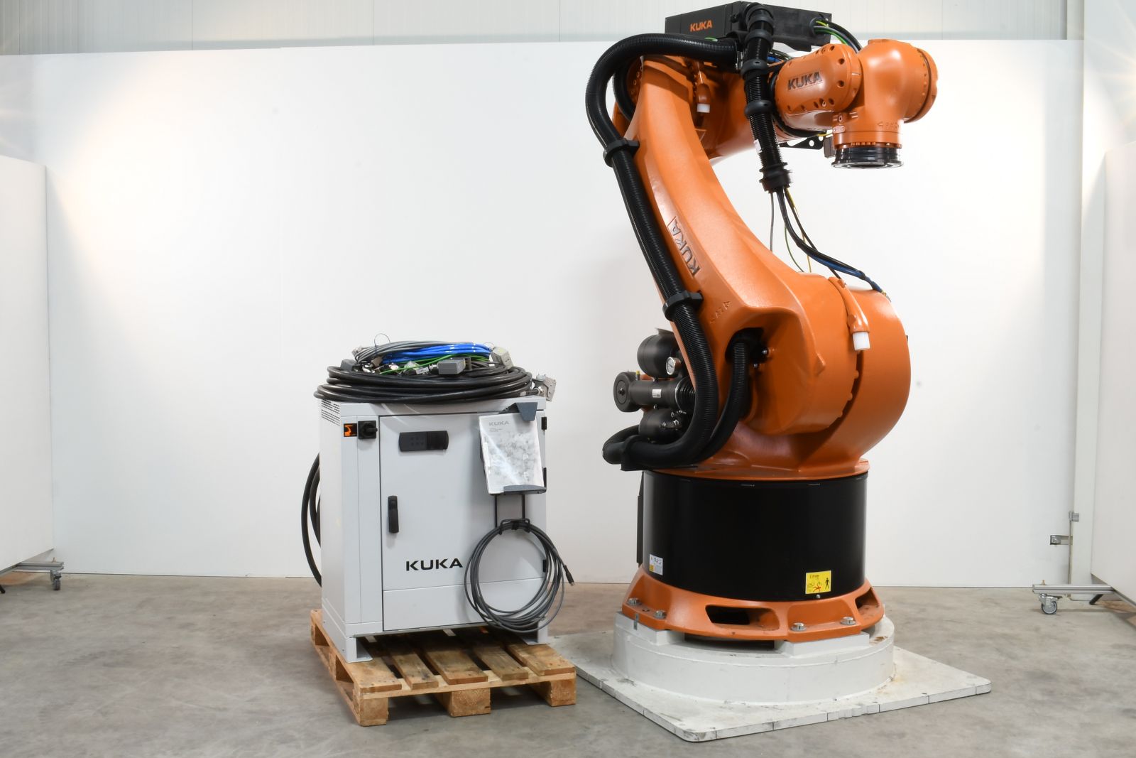 KUKA 10027576, KR 360 R2830, Schwerlast- Industrieroboter mit KRC4 Steuerung