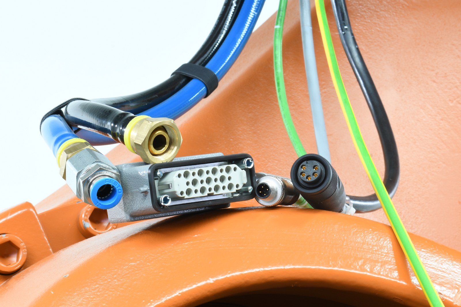 KUKA 10027576, KR 360 R2830, Schwerlast- Industrieroboter mit KRC4 Steuerung