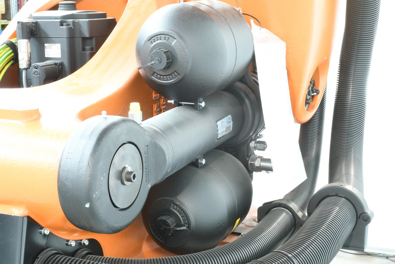 KUKA 10027576, KR 360 R2830, Schwerlast- Industrieroboter mit KRC4 Steuerung