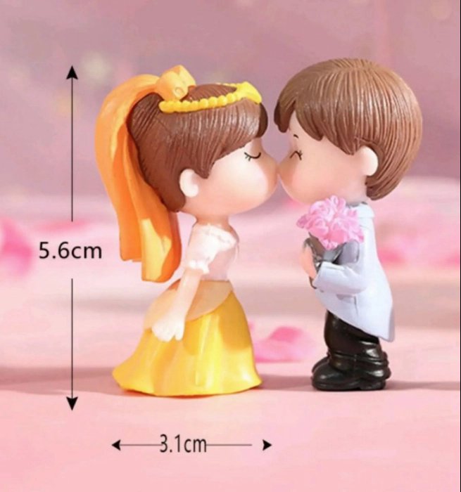 Miniature Couple Bride Kiss Toy Miniature Couple Bride Kiss Toy