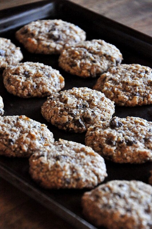 Nutty Cookies with Almond & Choco Chips Nutty Cookies with Almond & Choco Chips