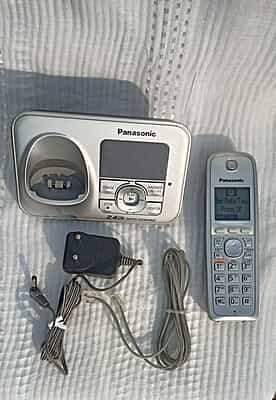 Panasonic KX-TG3721SX 2.4GHz Digital Cordless Landline Phone (Black & Silver) Panasonic KX-TG3721SX 2.4GHz Digital Cordless Landline Phone (Black & Silver)