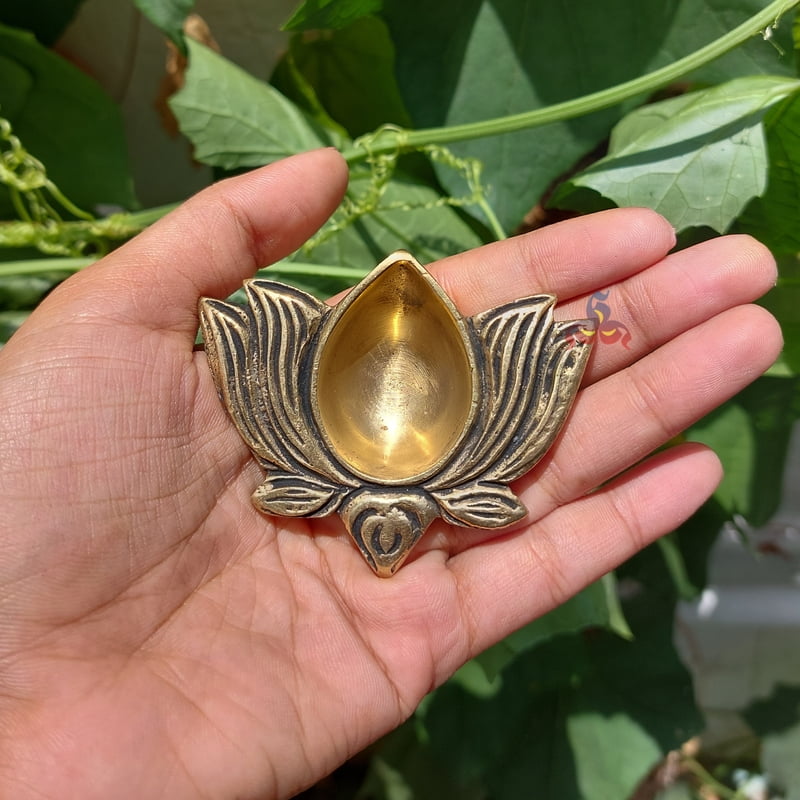 Lotus lamp Brass Lotus lamp Brass