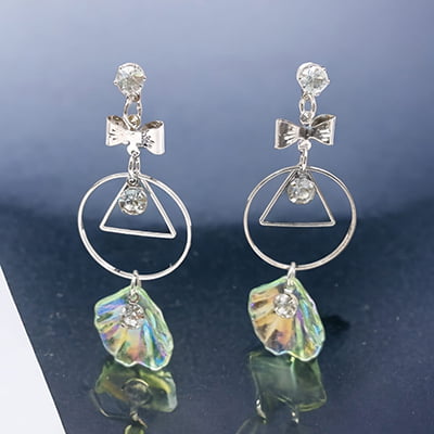 Stylish SIlver Designed Green Conch Drop Earrings Stylish SIlver Designed Green Conch Drop Earrings