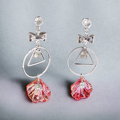 Stylish SIlver Designed Red Conch Drop Earrings Stylish SIlver Designed Red Conch Drop Earrings