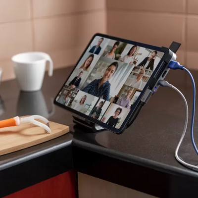 USB-C Dock for iPad Pro with HDMI / USB / SD & Micro SD slot / 3.5 Audio jack / USB-C PD charging upto 100W