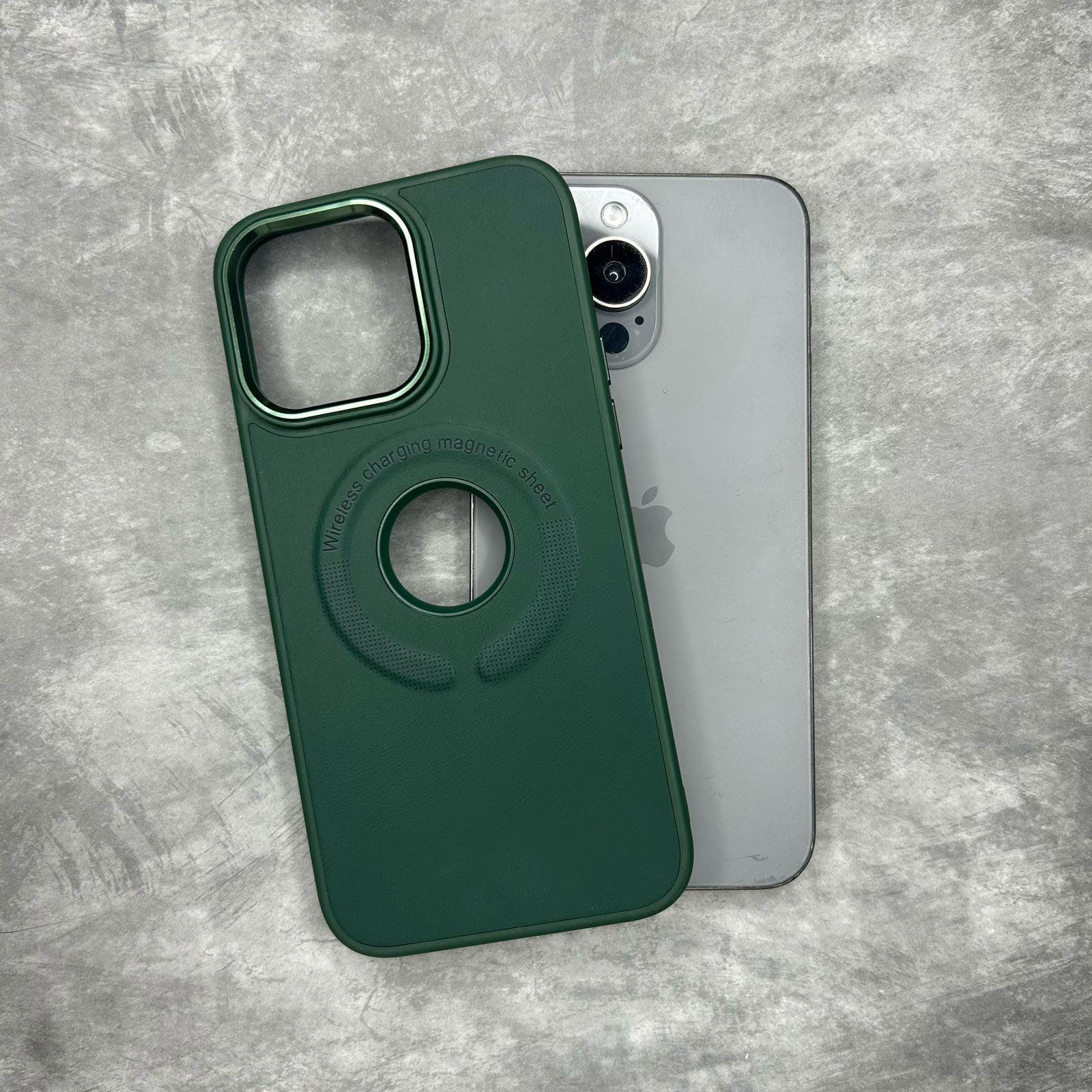 GREEN SILICONE MAGSAFE CASE IPHONE 14pro max GREEN SILICONE MAGSAFE CASE IPHONE 14pro max