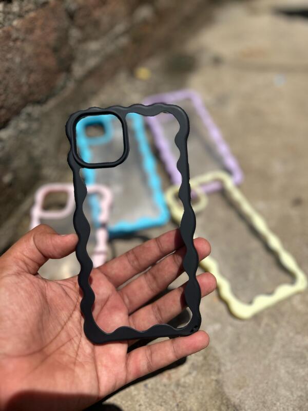WAVY EDGE TRANSPARENT CASE