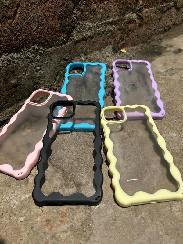 WAVY EDGE TRANSPARENT CASE