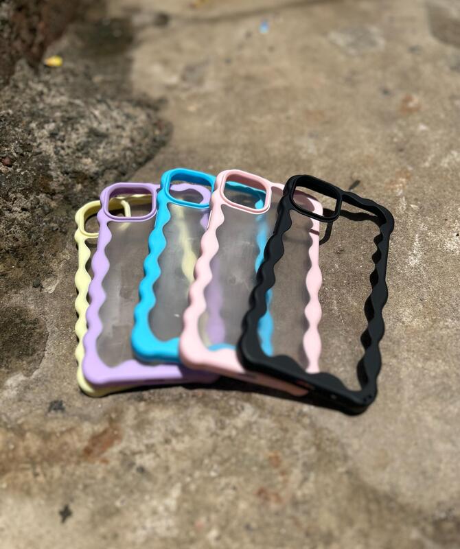 WAVY EDGE TRANSPARENT CASE
