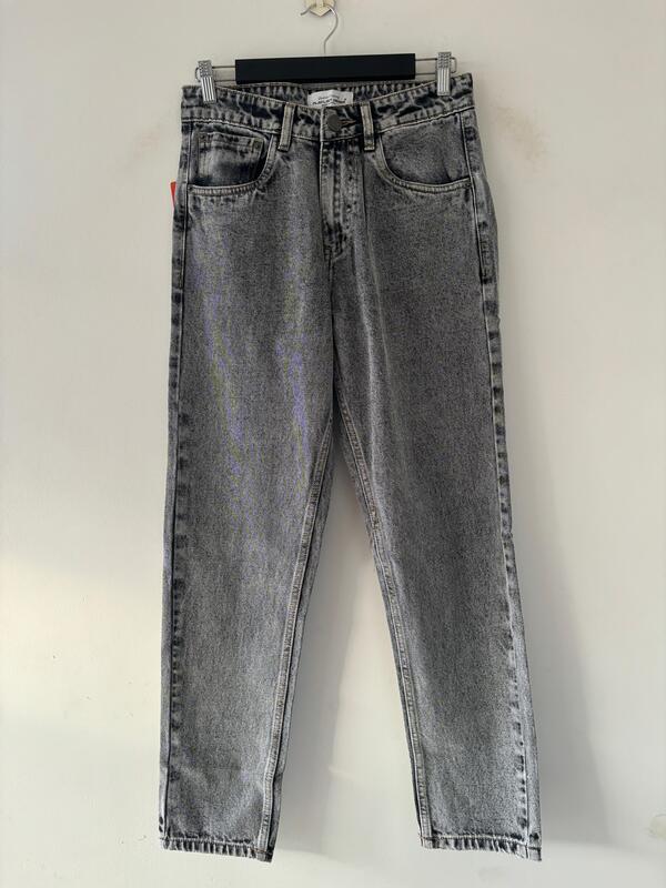 Light gray momfit jean