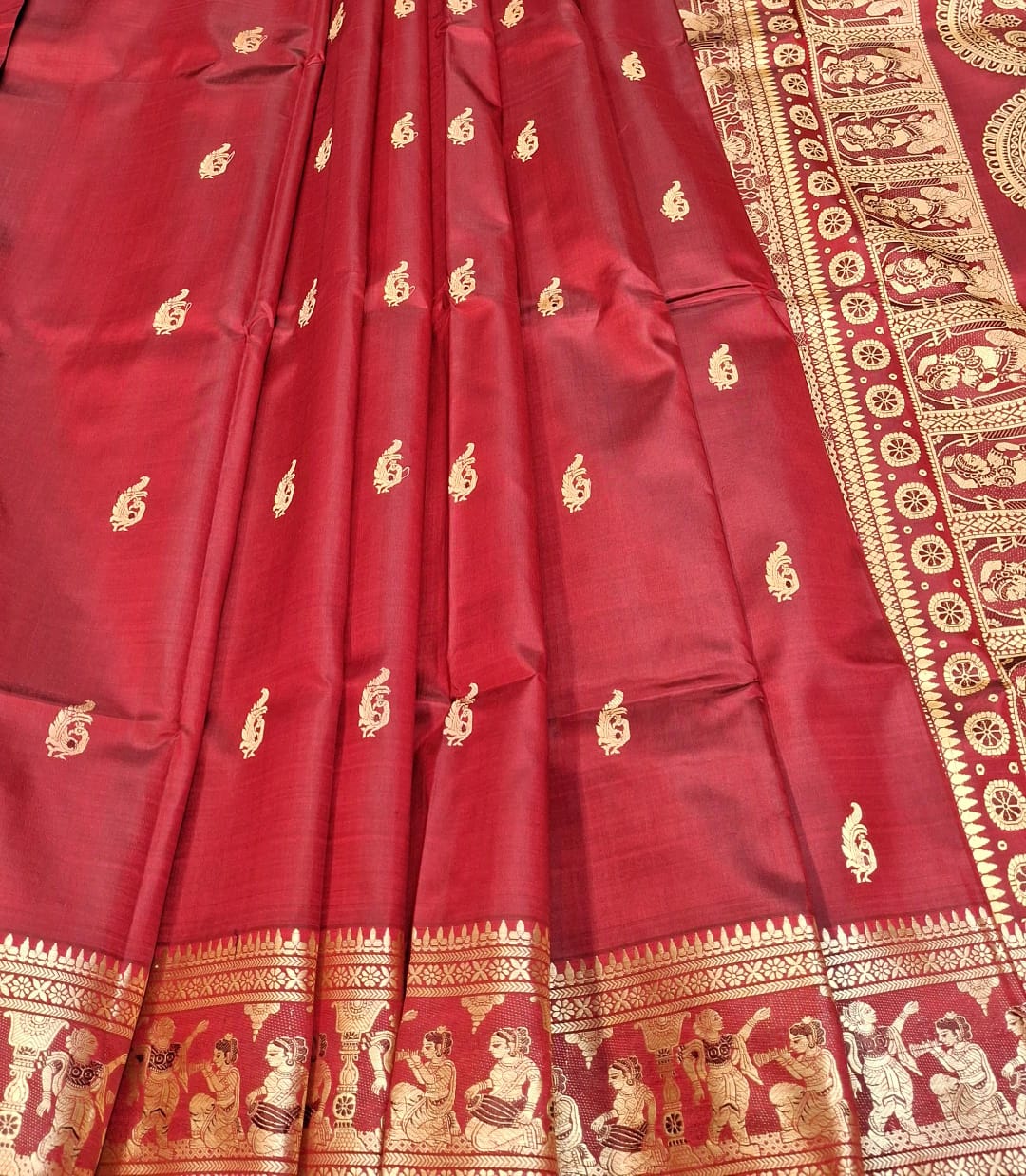 Figure motif Baluchari color mred saree