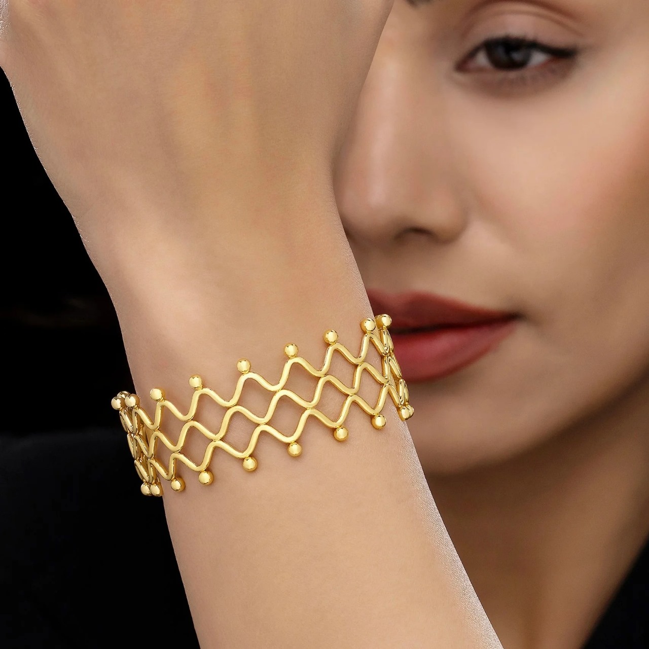 PRAO Anti-Tarnish Golden Bangle Bracelet PRAO Anti-Tarnish Golden Bangle Bracelet