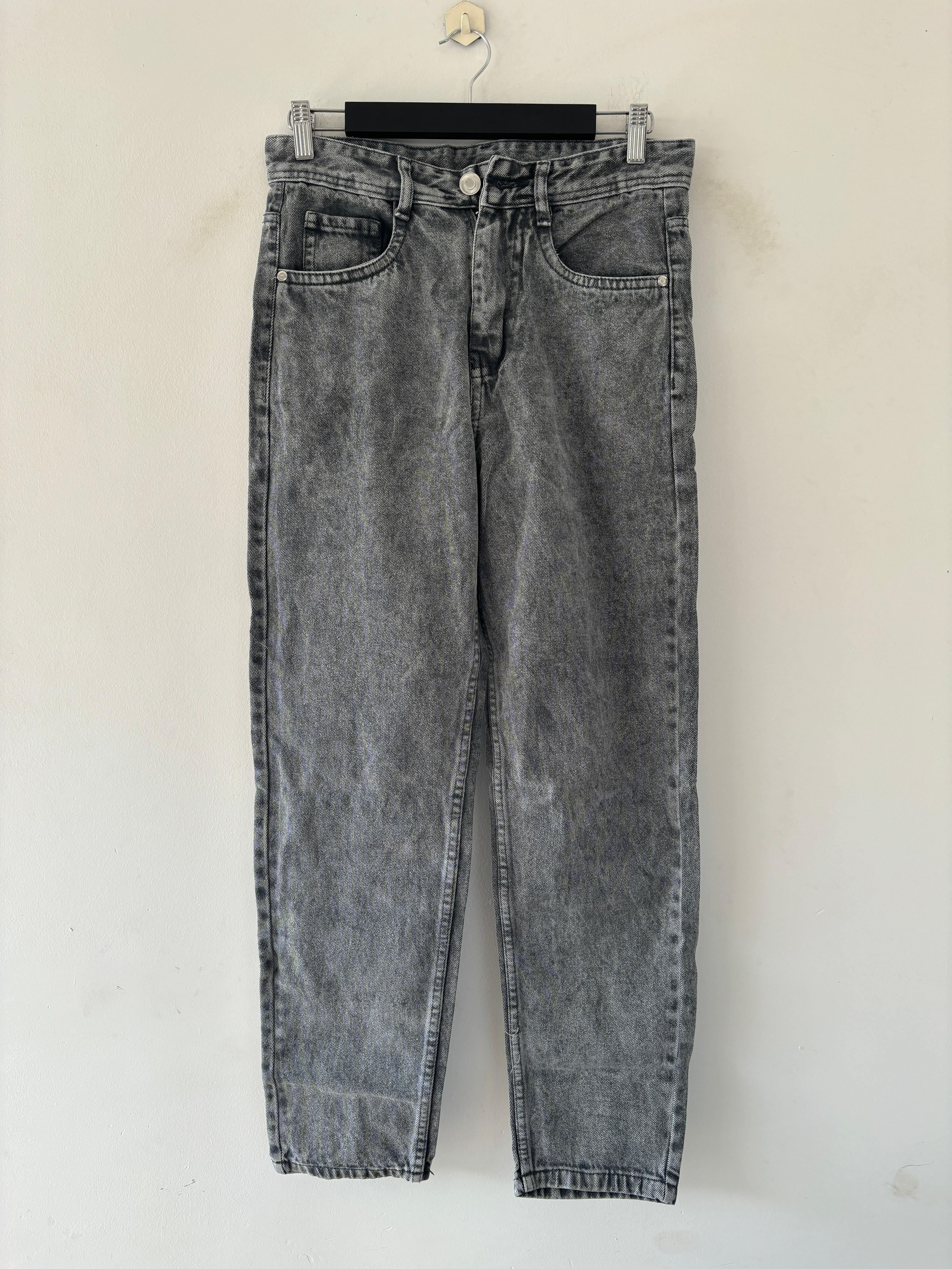 Grey washed momfit jean