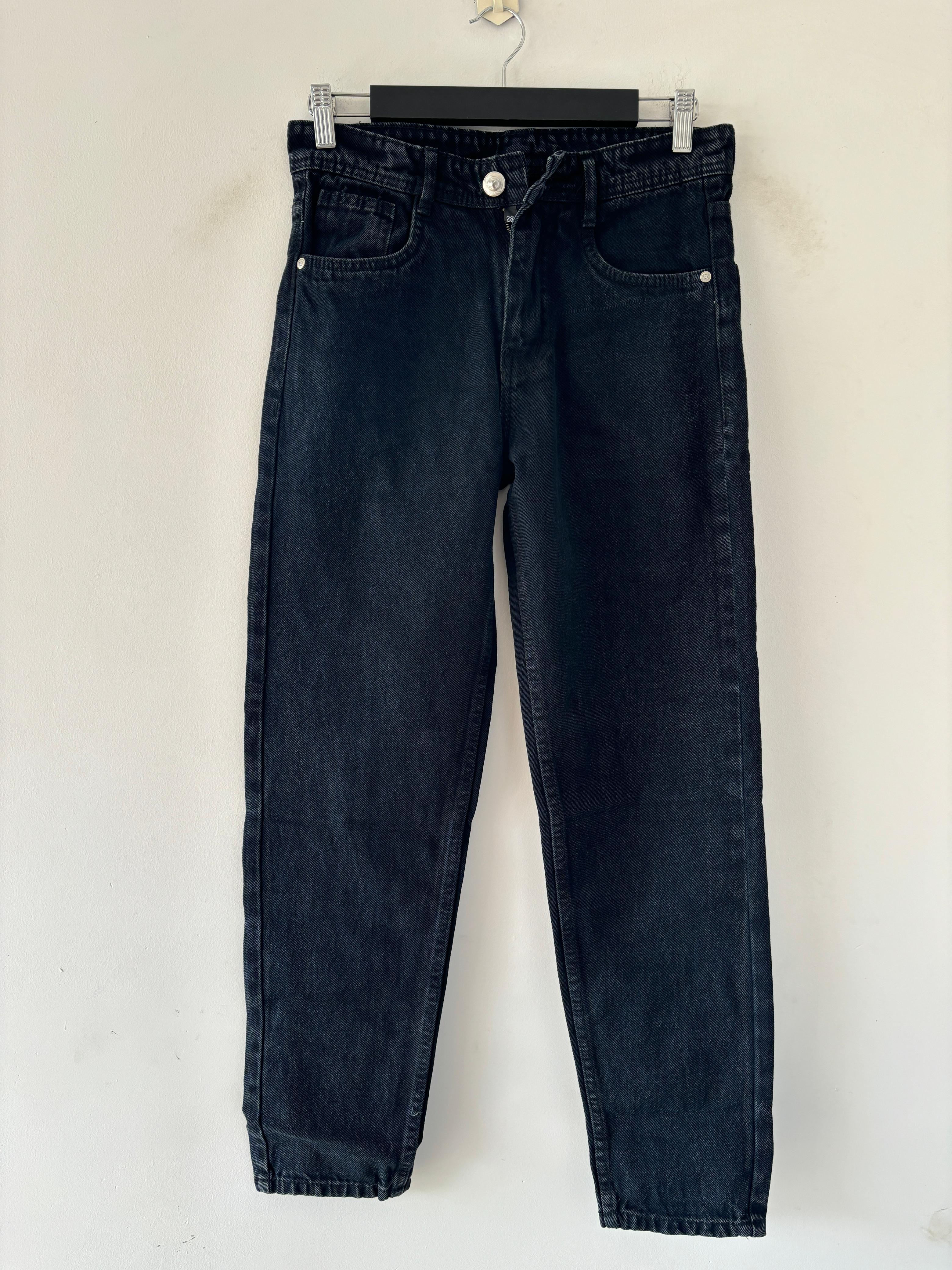 Black washed momfit jean