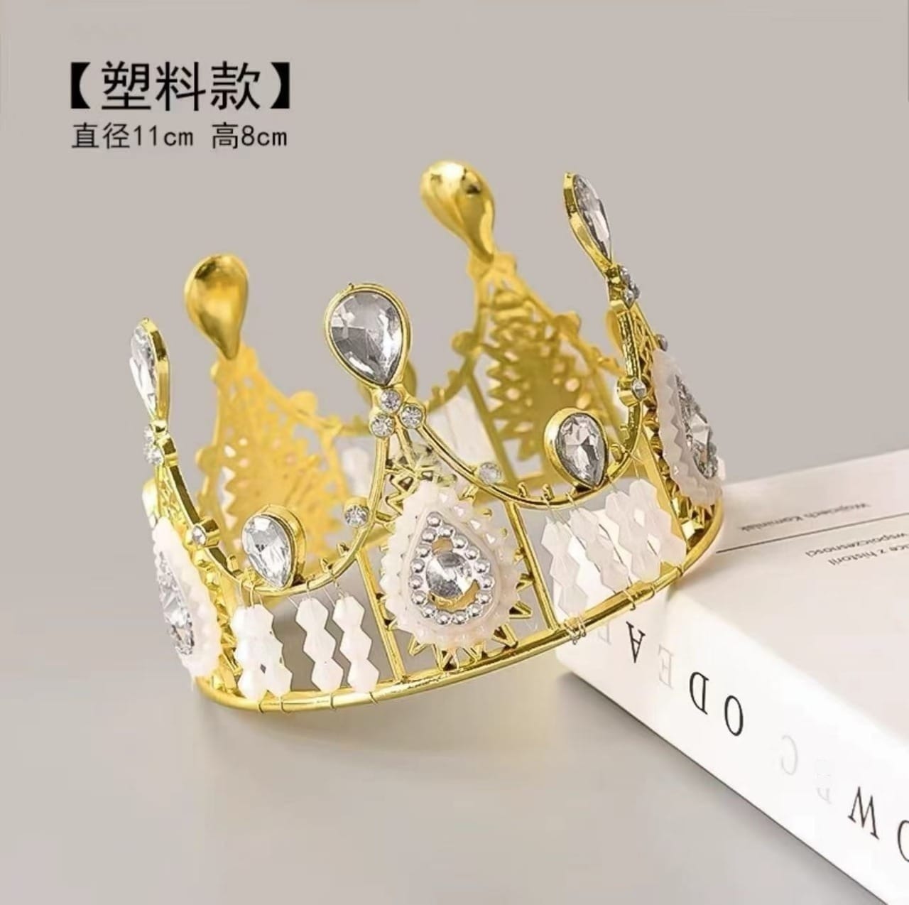 Plastic white gold crown