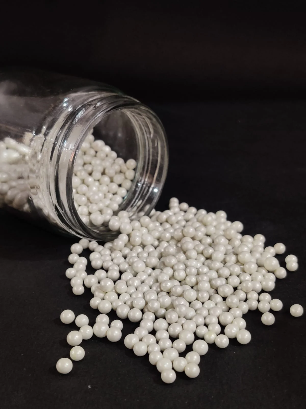 White/Pearl Sprinkle Balls 4MM - 100 GM White/Pearl Sprinkle Balls 4MM - 100 GM