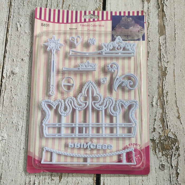White Princess Crown Cutter White Princess Crown Cutter