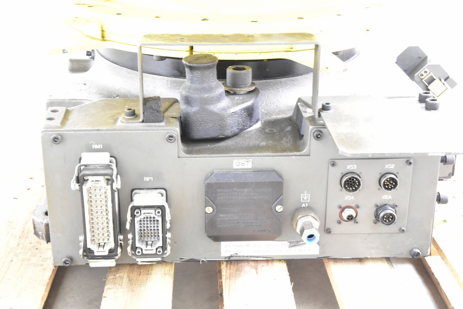 FANUC R-2000iA/165F, A05B-1324-B203,Robot with Control cabinet and Panel, YoM2002 FANUC R-2000iA/165F, A05B-1324-B203,Robot with Control cabinet and Panel, YoM2002
