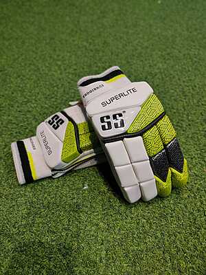 CRICKET BATTING GLOVES SS SUPER LITE