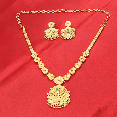 Gold tone green and red flower necklace Gold tone green and red flower necklace
