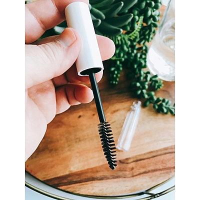 Mascara - ROUND - White Cap - 4ml - Tall Clear Container - Glossy Mascara - ROUND - White Cap - 4ml - Tall Clear Container - Glossy